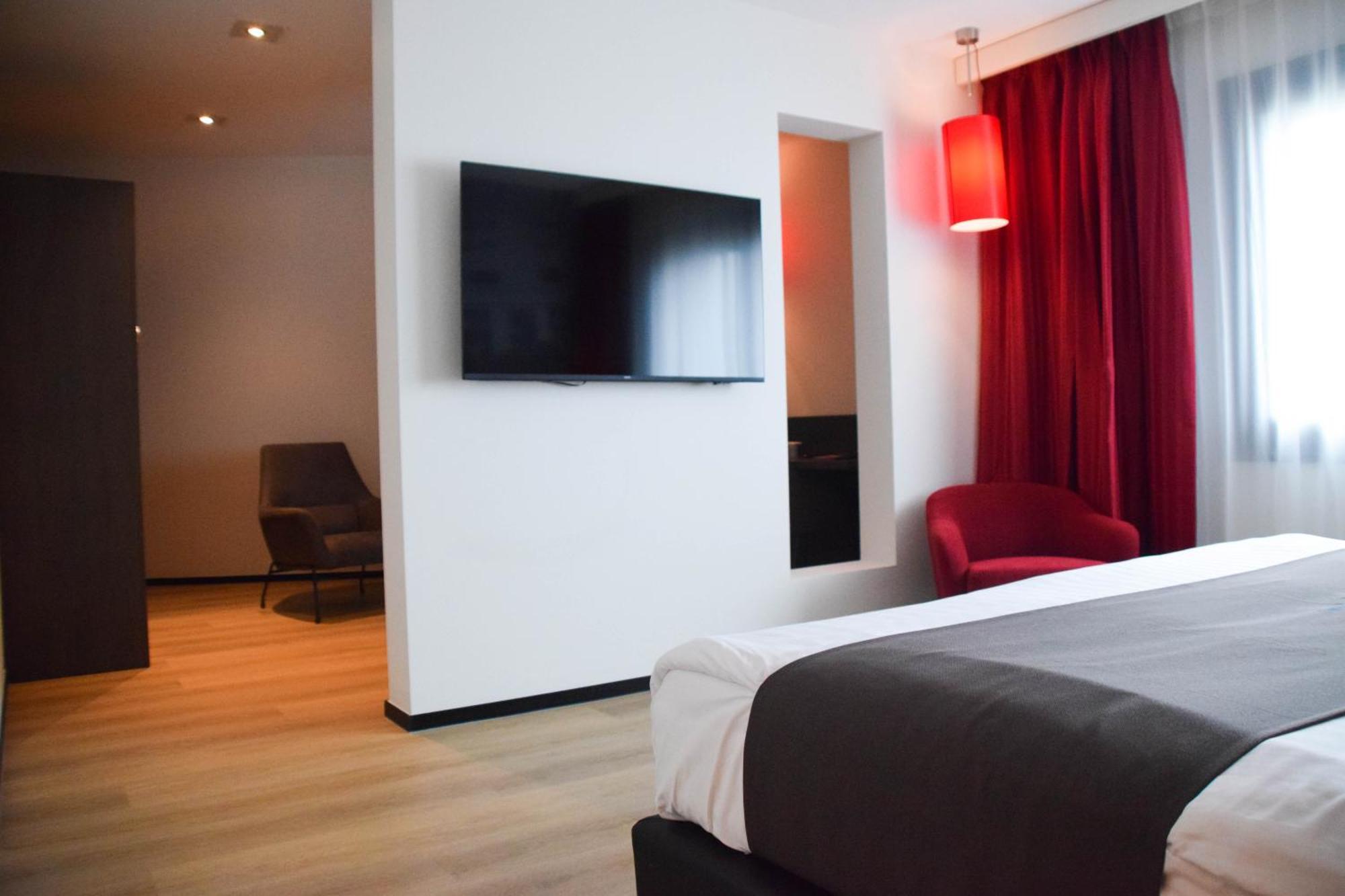 Bastion Hotel Амерсфорт Екстериор снимка